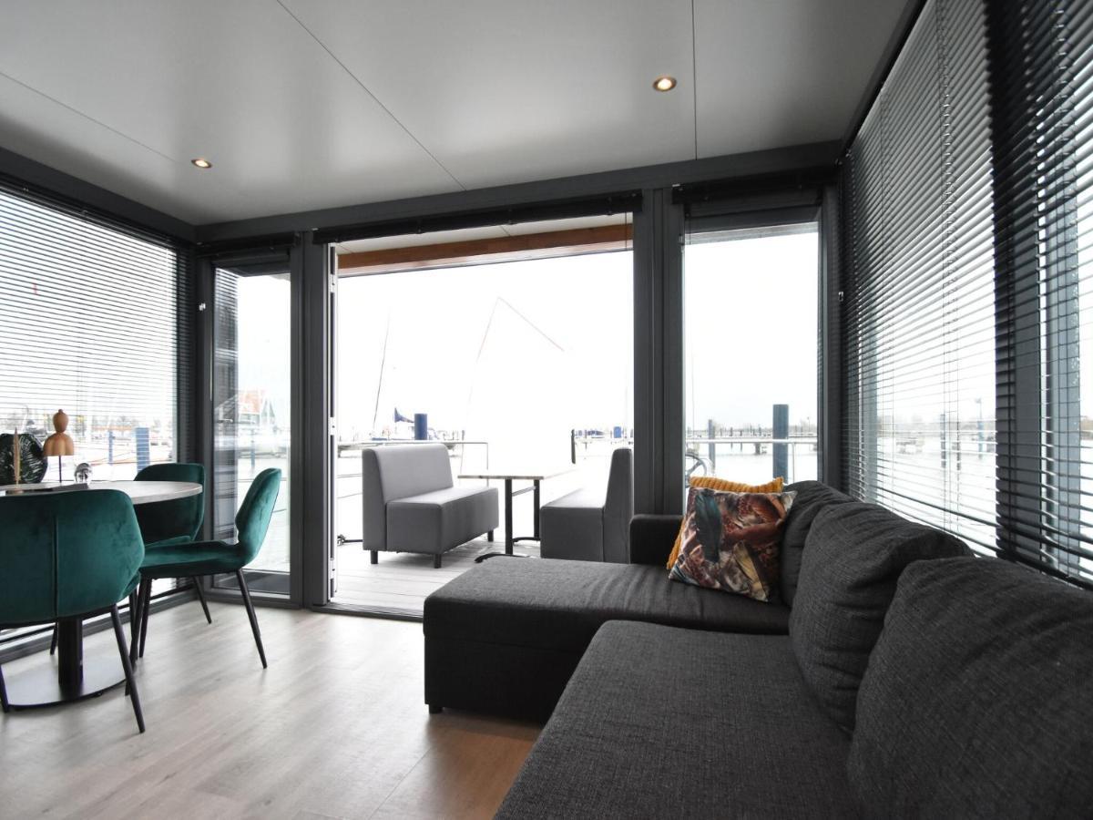 Beautiful Houseboat In The Harbour Of Volendam Near Centre Hotel Exterior photo